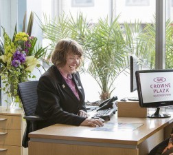 Fiona Lawson chats with a guest at Crowne Plaza Queenstown