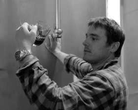 Søren checks the clarity of the wort from the mash tun.